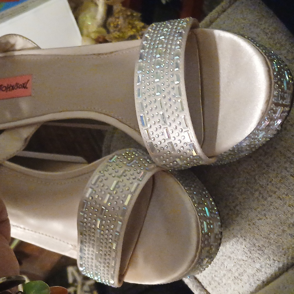 Betsey Johnson The Allie Embellished Platforms Sz 9 Champagne
